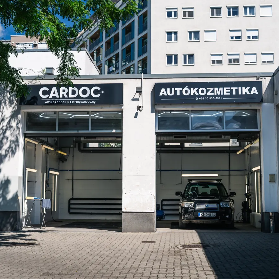 The CARDOC detailing studio entrance in Budapest IX, with its two wash bays